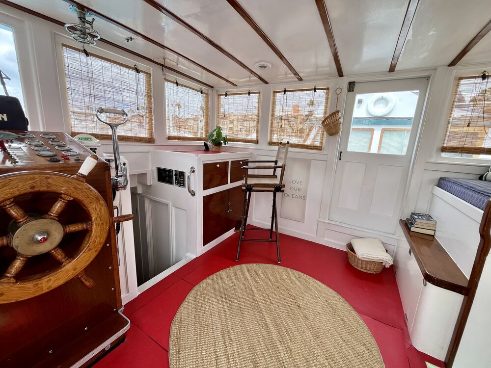 The pilot house seen from the entrance.