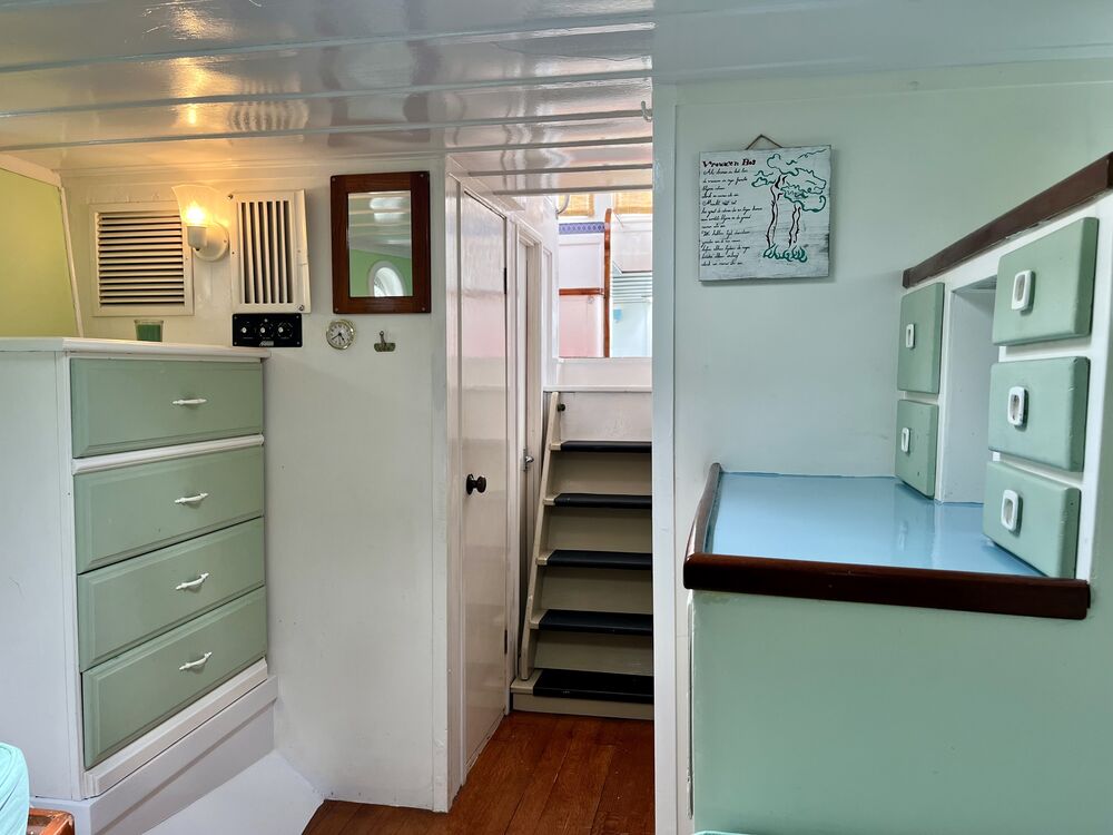 The forward cabin, second view.