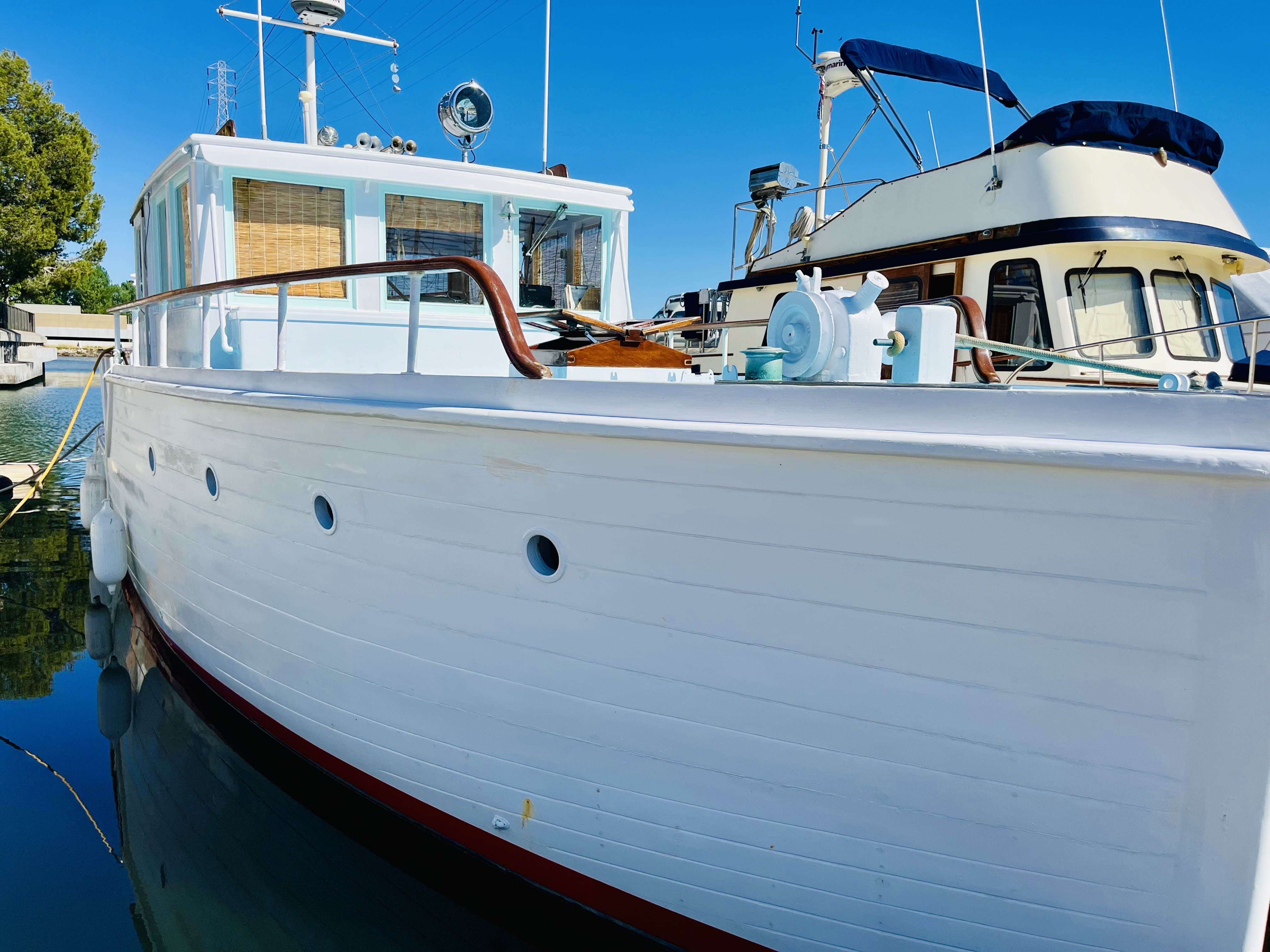 ESLO's bow seen from the dock.