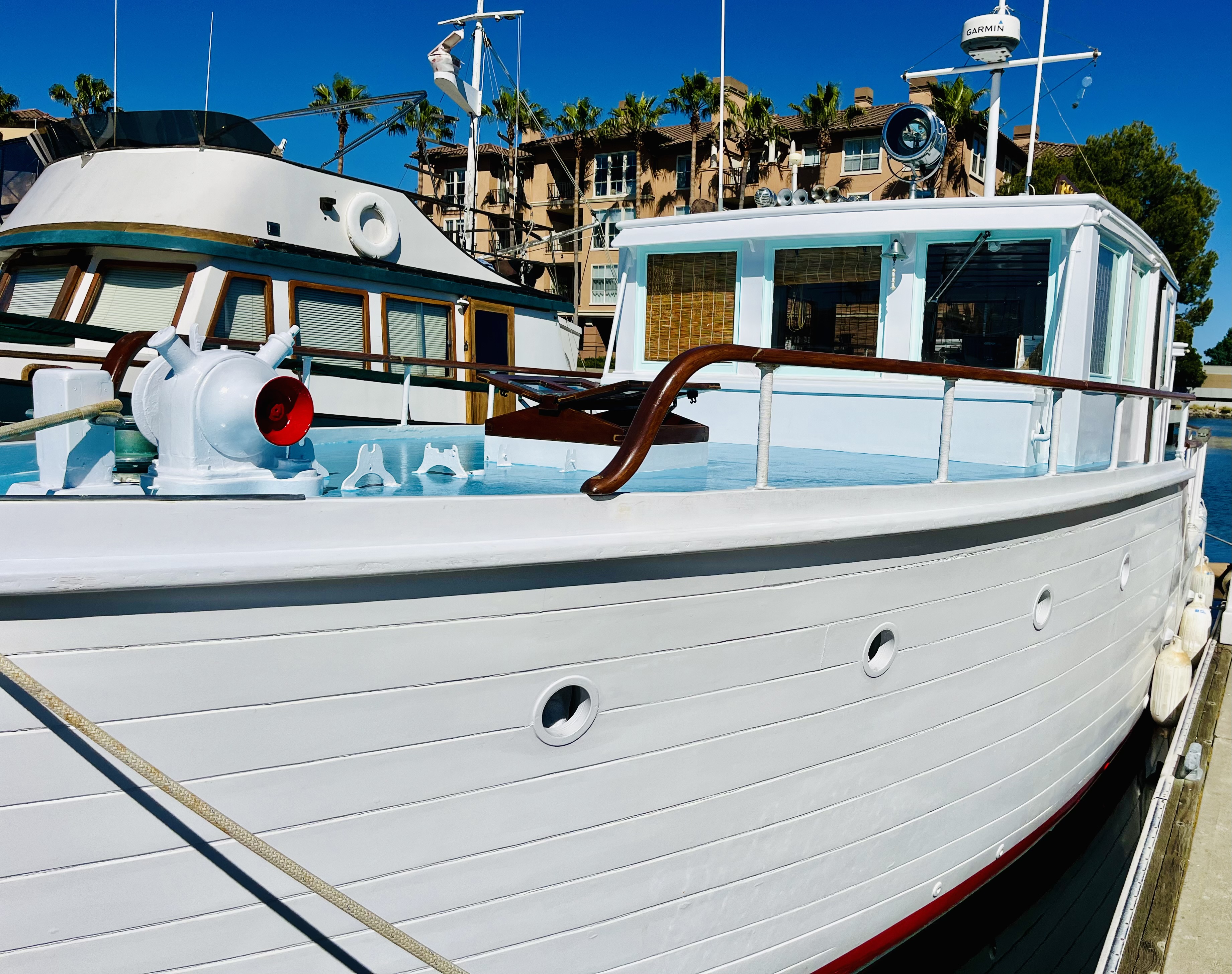 ESLO's bow from the port side.