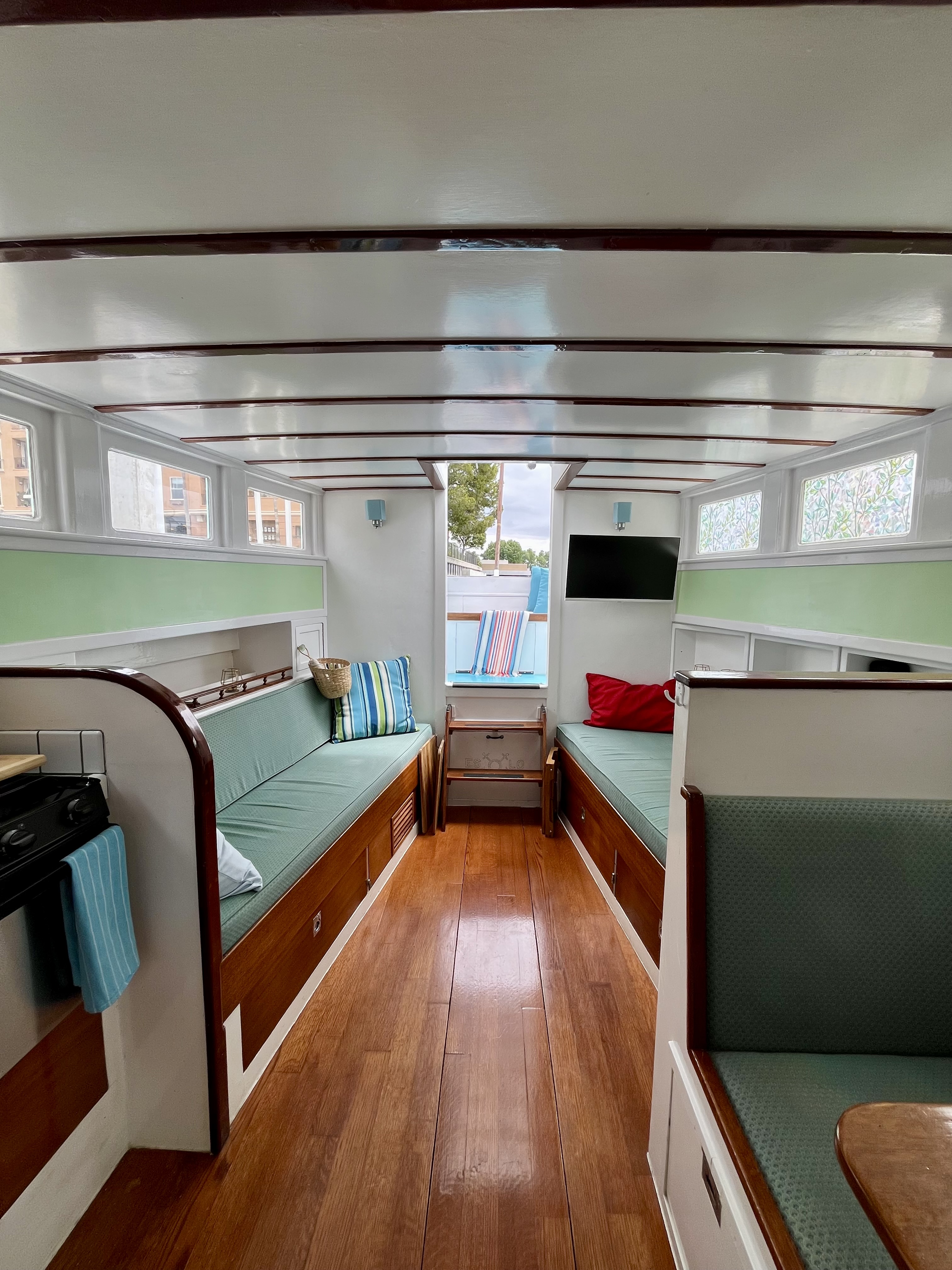 The salon, wider view.