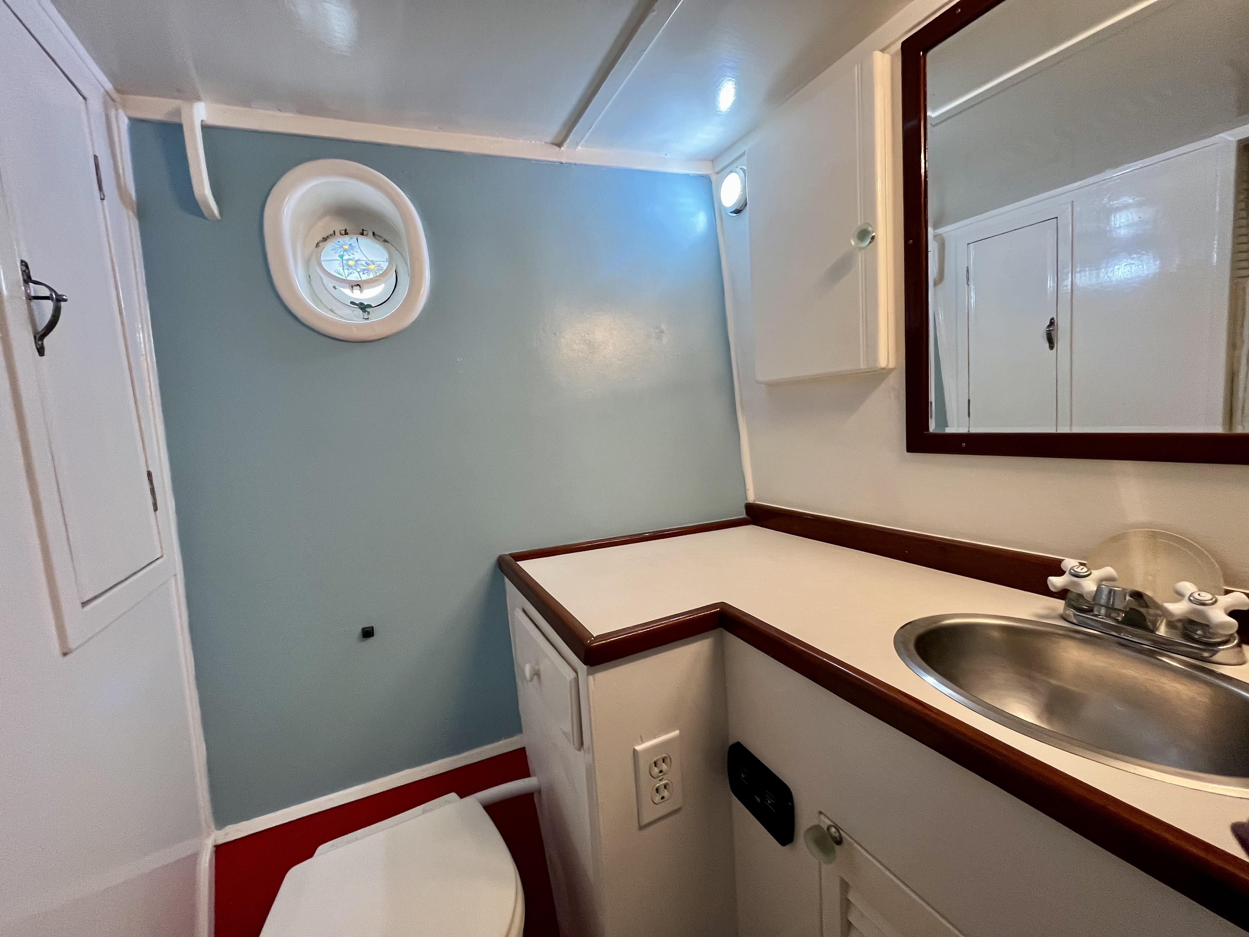 The head with sink.